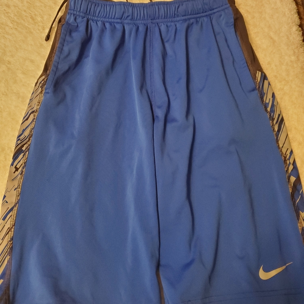 Nike dri fit boys large blue print on side youth